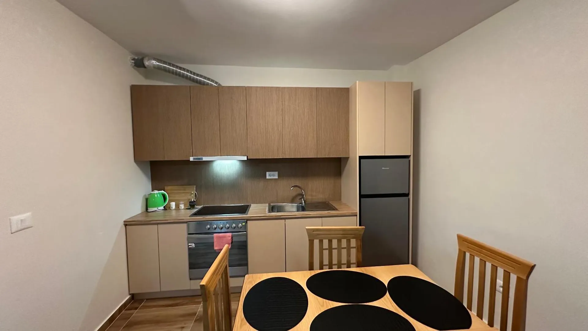 טיראנה Cozy Centrally Located Room For Up To Three Or Four Guests Family Rooms 10 Min Walk From City Center 0*,  אלבניה
