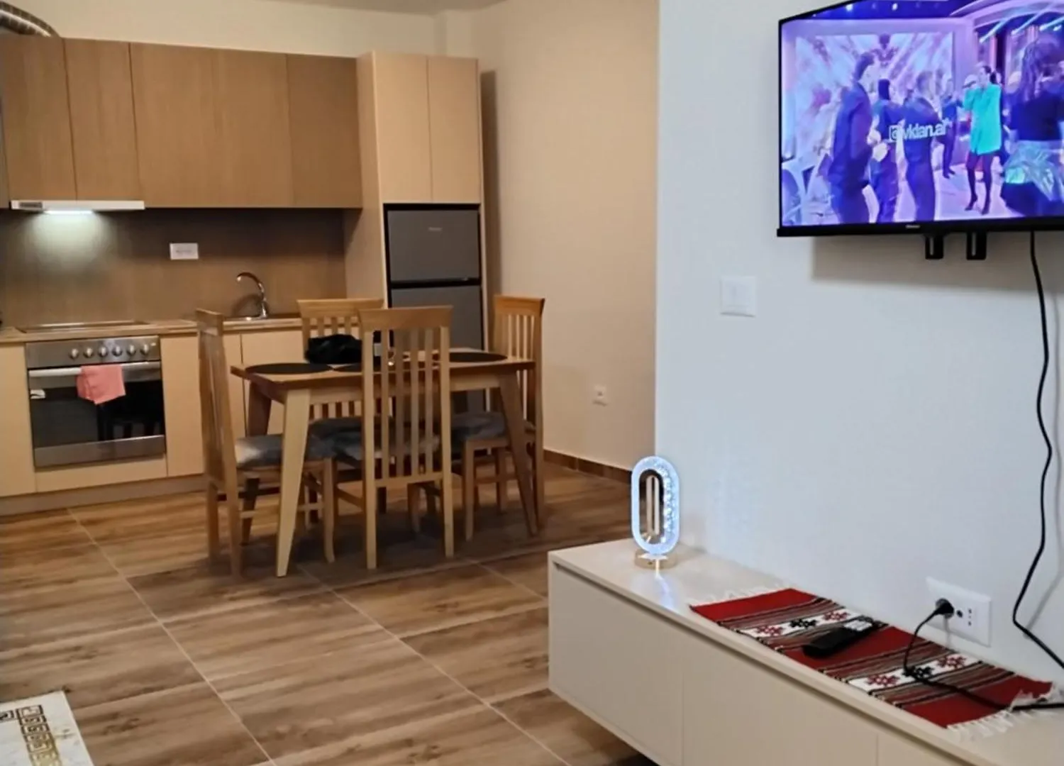 טיראנה Cozy Centrally Located Room For Up To Three Or Four Guests Family Rooms 10 Min Walk From City Center דירה
