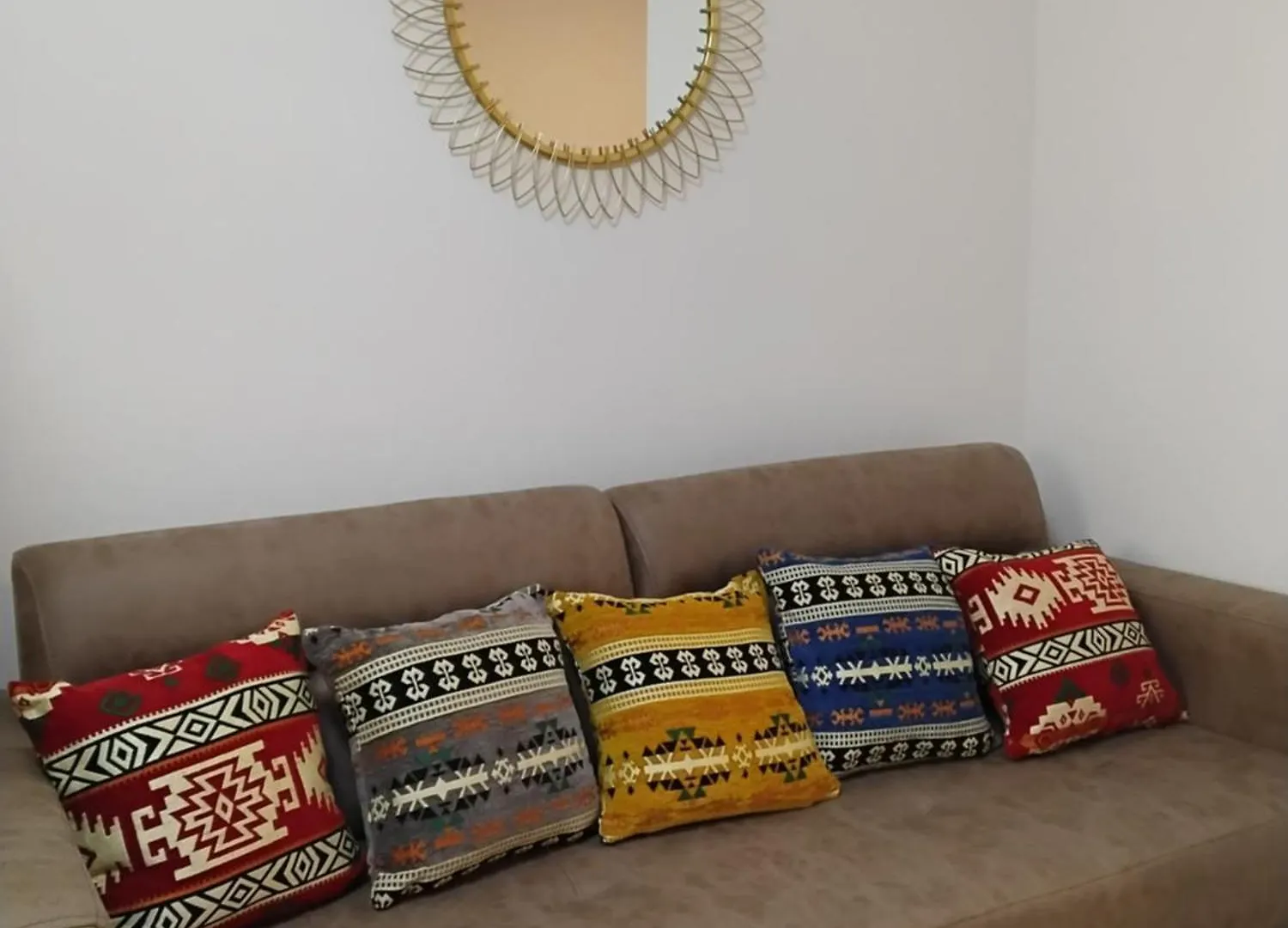 טיראנה Cozy Centrally Located Room For Up To Three Or Four Guests Family Rooms 10 Min Walk From City Center